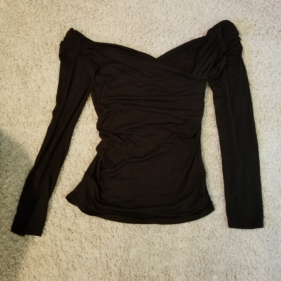 Vera Vera black top.  Size Medium.  Excellent condition. - Picture 2 of 4